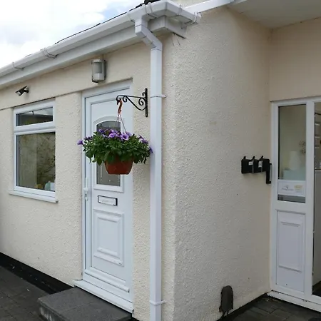 Magnolia Self Contained 2* Coalpit Heath