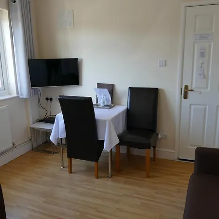 Magnolia Self Contained 2* Coalpit Heath