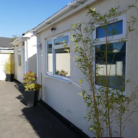 Magnolia Self Contained 2*